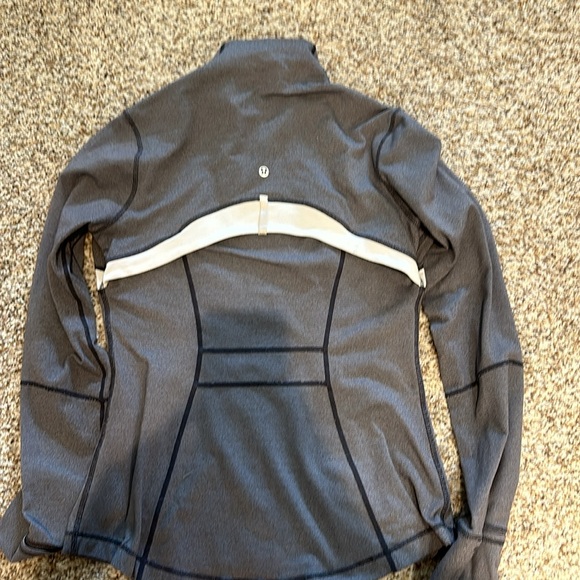 Lululemon define zip up. Size 8. - Picture 6 of 7
